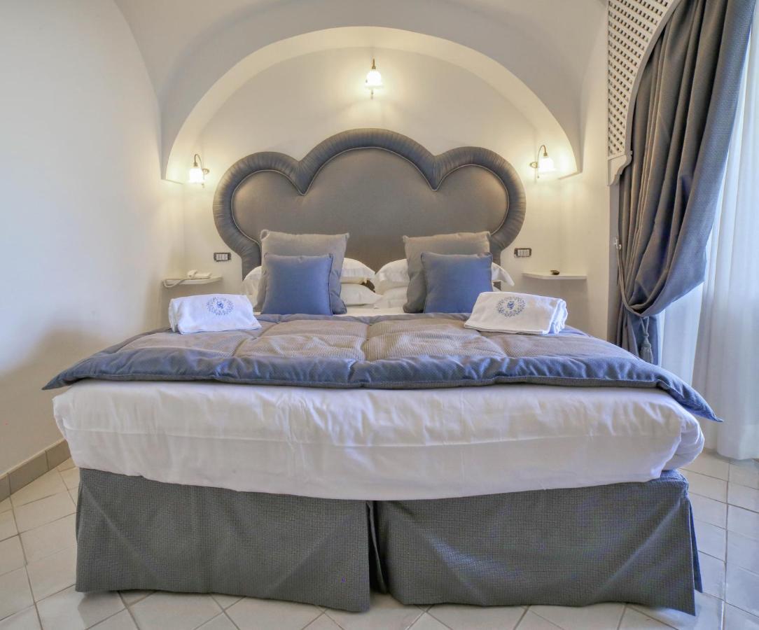 Deluxe Double Room with Bath,1084060849:JPEG